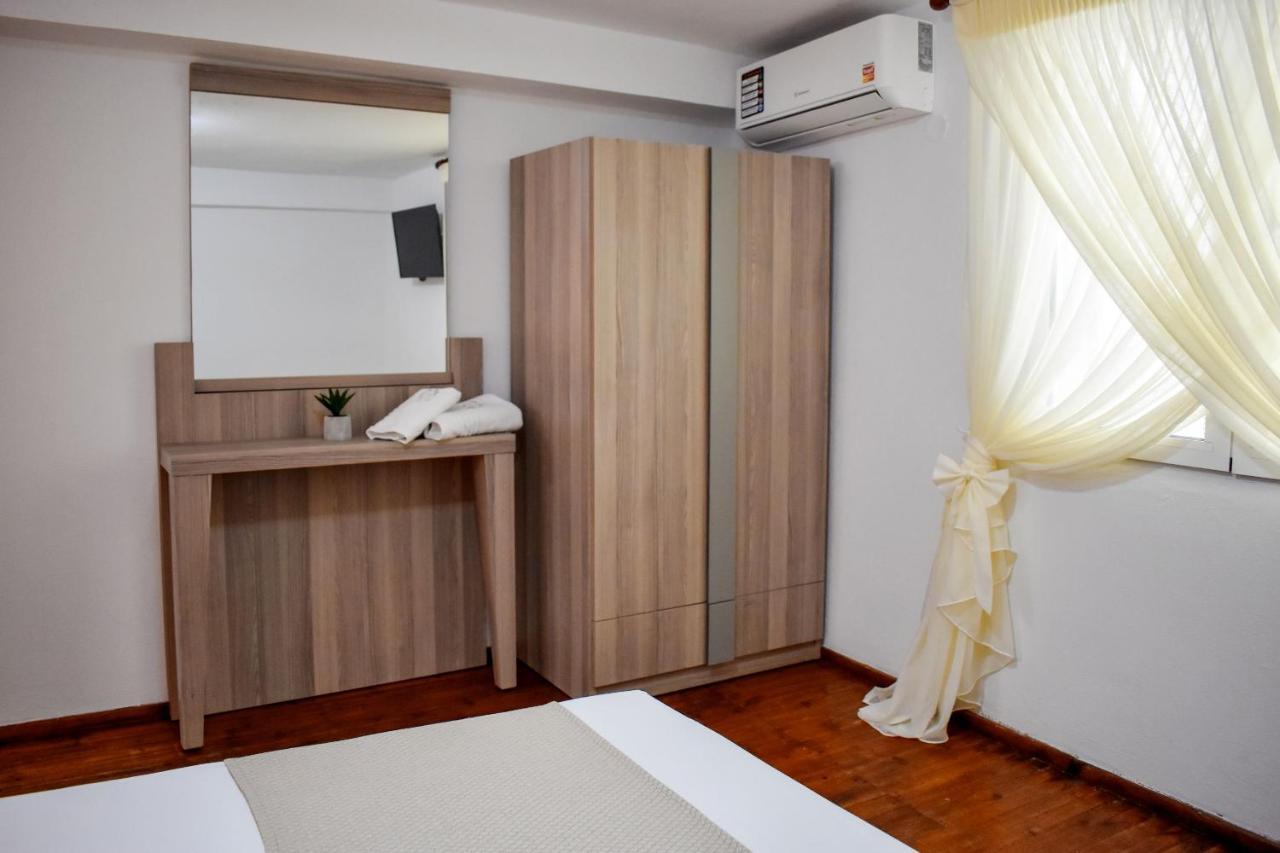 La Maison Plakes 3 Bdr Apt Città di Skiathos Esterno foto